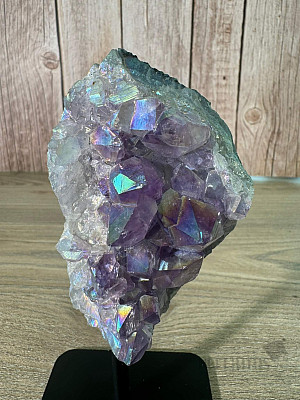 Amethyst-Titan-Aura-Druza auf Stand 5