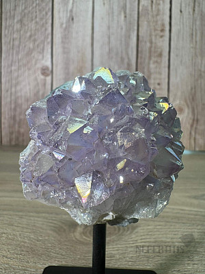 Amethyst-Titan-Aura-Druza auf Stand 8