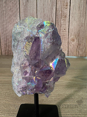 Amethyst-Titan-Aura-Druza auf Stand 9