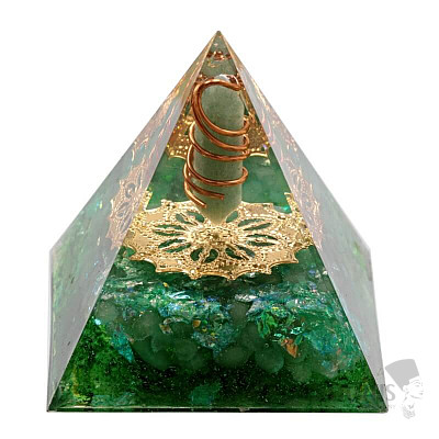 Orgonite aventurine pyramid with aventurine crystal