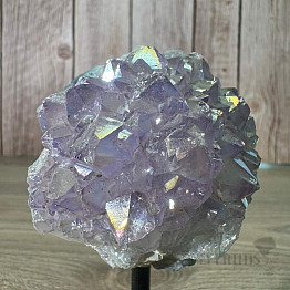 Amethyst-Titan-Aura-Druza auf Stand 8